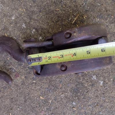 Vintage Wood Barn Pulley Ship's Block (MB)