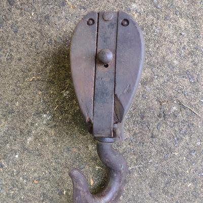 Vintage Wood Barn Pulley Ship's Block (MB)