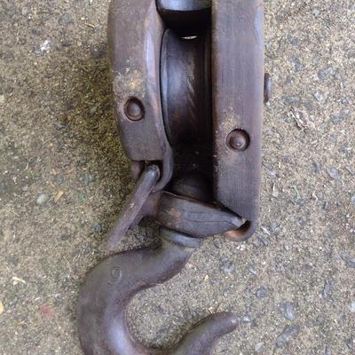 Vintage Wood Barn Pulley Ship's Block (MB)