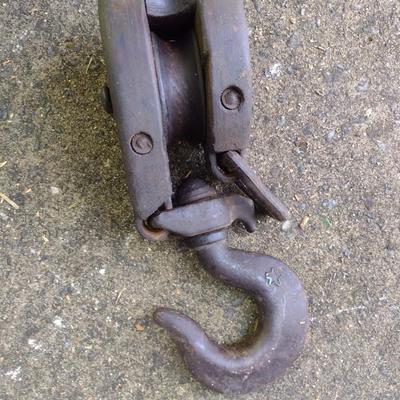 Vintage Wood Barn Pulley Ship's Block (MB)