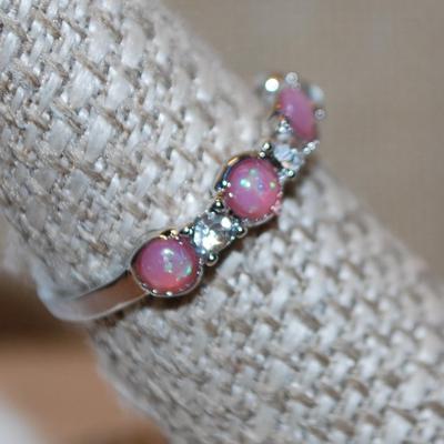 Size 7½ 5 Light Pink Stones Ring with Clear Accents Stones In-Between (2.1g)