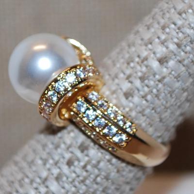 Size 7 Large White Faux Pearl Ring with Side "Rings" Accents on a ,925 Gold Plated Band (7.3g)