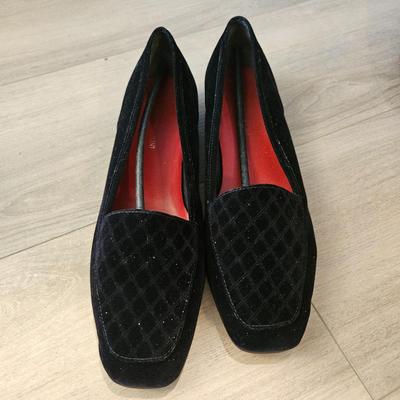 Women's Shoes Sz 9.5 (LR-DW)