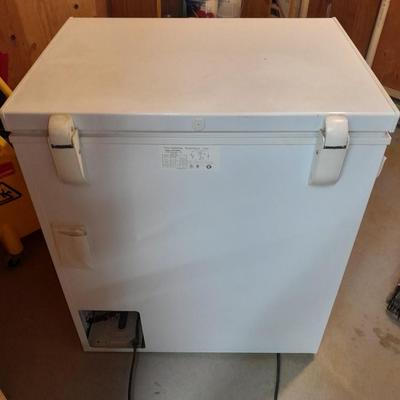 Free standing General Electric Food Freezer 5.0 Cu. Ft.