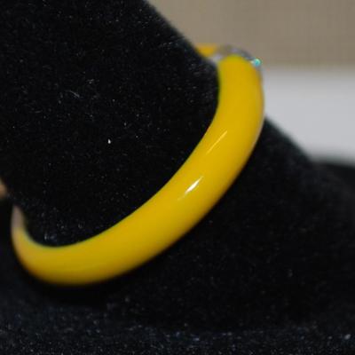Size 7 Mustard Yellow Enamel Style Ring with Single Round Stone (2.4g)