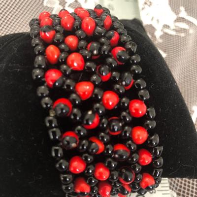 Black and red glass beaded bracelet