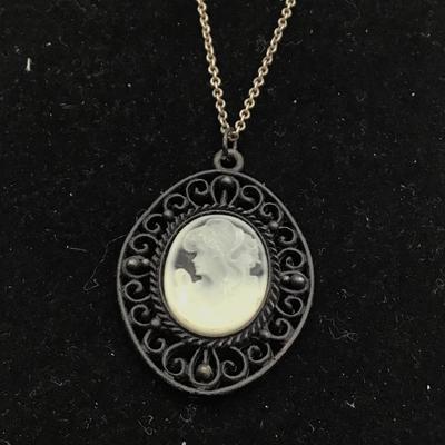 Cameo lady pendant necklace