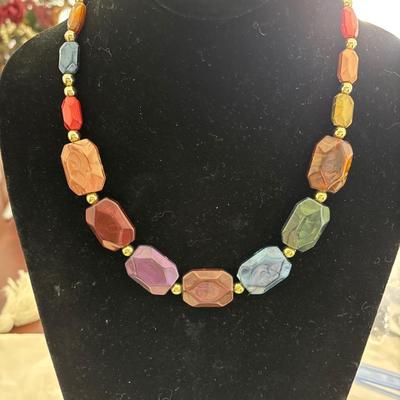 Women’s multicolored bead fashion necklace