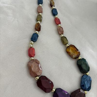 Women’s multicolored bead fashion necklace