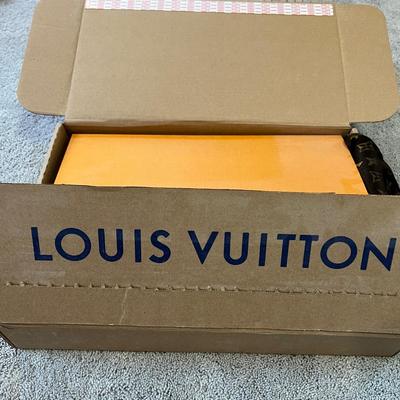 NIB Louis Vuitton Monogram Shine Shawl