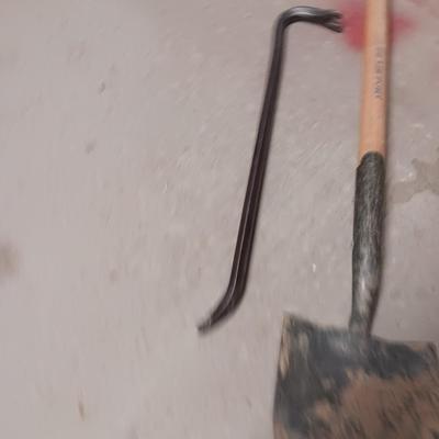 Jackson Pony irrigation shovel - and a crowbar