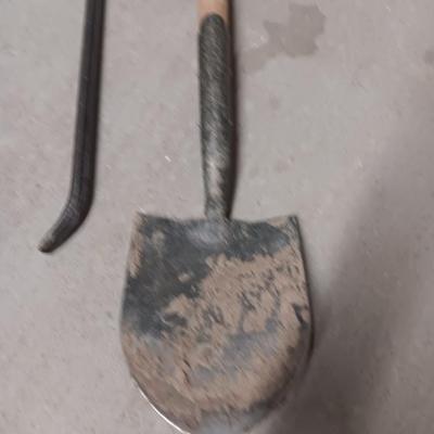 Jackson Pony irrigation shovel - and a crowbar