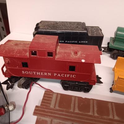 Marx 666 Die- Cast Steam Locomotive Engine Smoker Santa FE train & track set