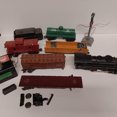 Marx 666 Die- Cast Steam Locomotive Engine Smoker Santa FE train & track set