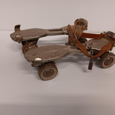Kingston 612 Clipper Antique metal roller skates