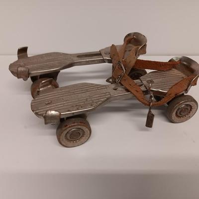 Kingston 612 Clipper Antique metal roller skates