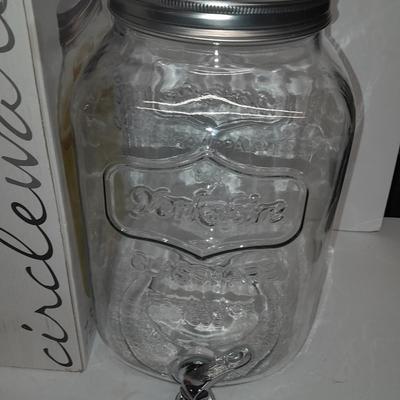 Circle ware Lightly used Yorkshire Beverage Despencer with screw top cover