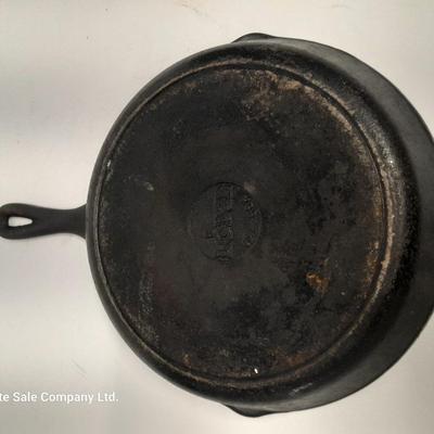 10" Lodge cast iron skillet
