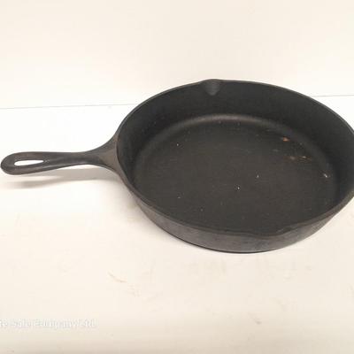 10" Lodge cast iron skillet