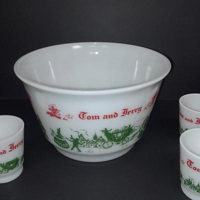 Antique vintage Tom & Jerry's punch bowl with 12 Tom & Jerry's Mugs