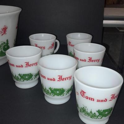 Antique vintage Tom & Jerry's punch bowl with 12 Tom & Jerry's Mugs
