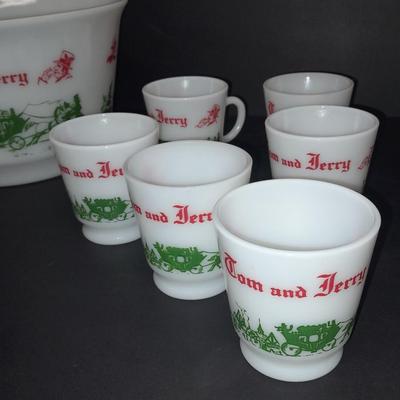 Antique vintage Tom & Jerry's punch bowl with 12 Tom & Jerry's Mugs