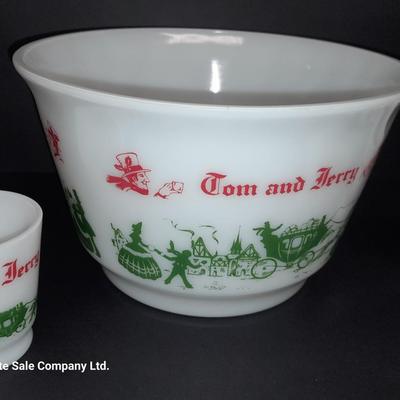 Antique vintage Tom & Jerry's punch bowl with 12 Tom & Jerry's Mugs