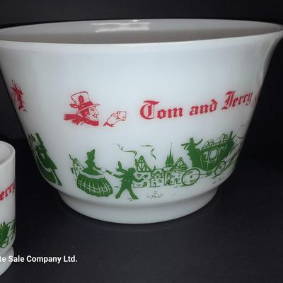 Antique vintage Tom & Jerry's punch bowl with 12 Tom & Jerry's Mugs