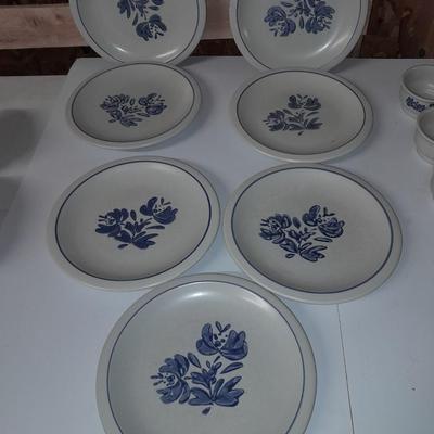 Pfaltzgraff Yorktown Stoneware dish set