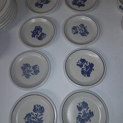 Pfaltzgraff Yorktown Stoneware dish set
