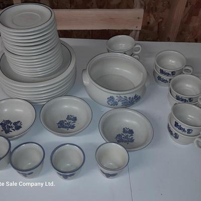 Pfaltzgraff Yorktown Stoneware dish set