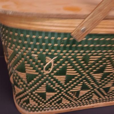Vintage Hawkeye America's Finest Hamper Burlington basket co. Iowa Picnic basket