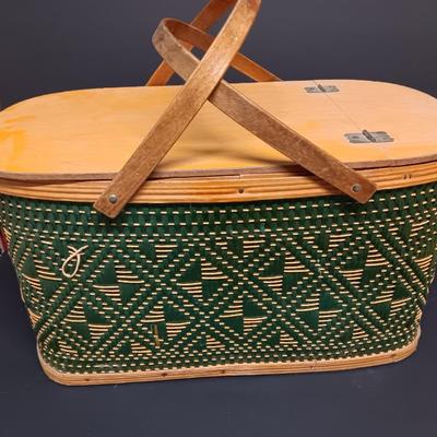 Vintage Hawkeye America's Finest Hamper Burlington basket co. Iowa Picnic basket