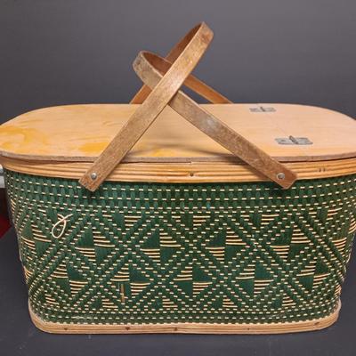 Vintage Hawkeye America's Finest Hamper Burlington basket co. Iowa Picnic basket