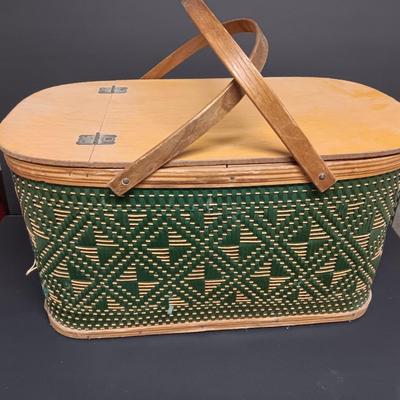 Vintage Hawkeye America's Finest Hamper Burlington basket co. Iowa Picnic basket