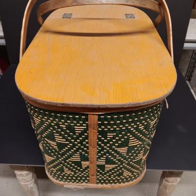 Vintage Hawkeye America's Finest Hamper Burlington basket co. Iowa Picnic basket