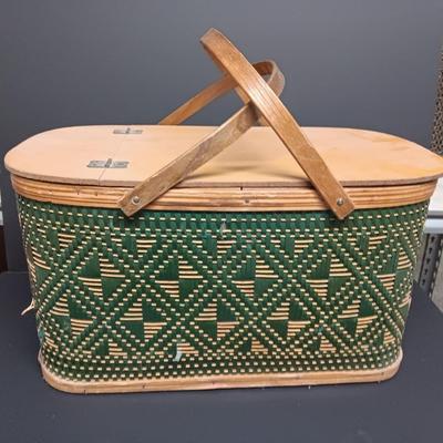 Vintage Hawkeye America's Finest Hamper Burlington basket co. Iowa Picnic basket