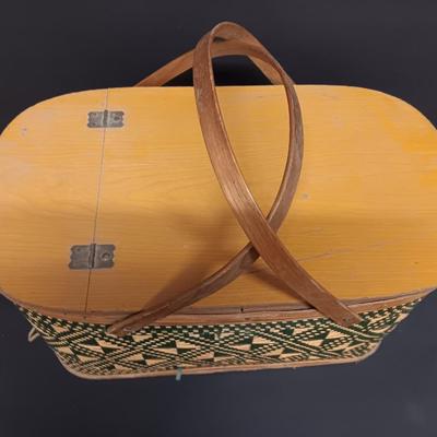 Vintage Hawkeye America's Finest Hamper Burlington basket co. Iowa Picnic basket