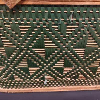 Vintage Hawkeye America's Finest Hamper Burlington basket co. Iowa Picnic basket