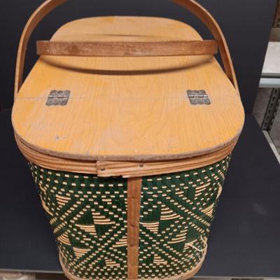 Vintage Hawkeye America's Finest Hamper Burlington basket co. Iowa Picnic basket