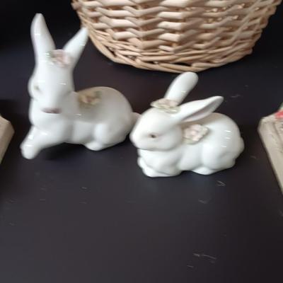 Cast Iron chicken door stop - metal hooks/hangers = two ceramic rabbits and two decorative baskets