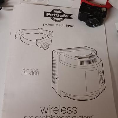 Pet Safe Wireless fence containment system Model RFA-443 with instructions - collar - flags and more