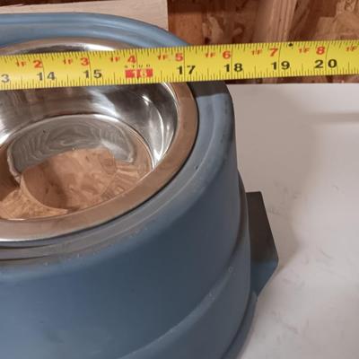 Our pets raised water & food bowls with stand = stainless steel