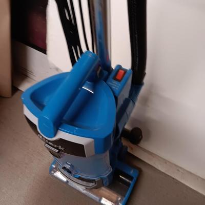 Shark bagless vacuum cleaner with Great value sweeper Wet & Dry