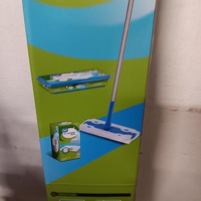 Shark bagless vacuum cleaner with Great value sweeper Wet & Dry