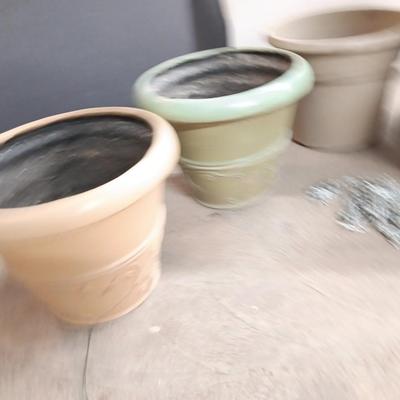 Plastic flowerpots - Weed sprayers - and small chain
