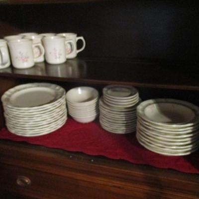 51 Tea Rose Pfalzgraff Dinner Set