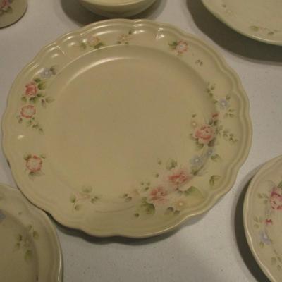 51 Tea Rose Pfalzgraff Dinner Set