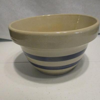 7" 1 1/2 qt Robinson Ransbottom Roseville Mixing Bowl
