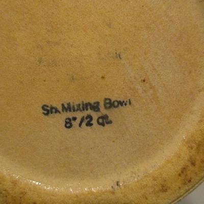 8" 2 qt Robinson Ransbottom Roseville Mixing Bowl